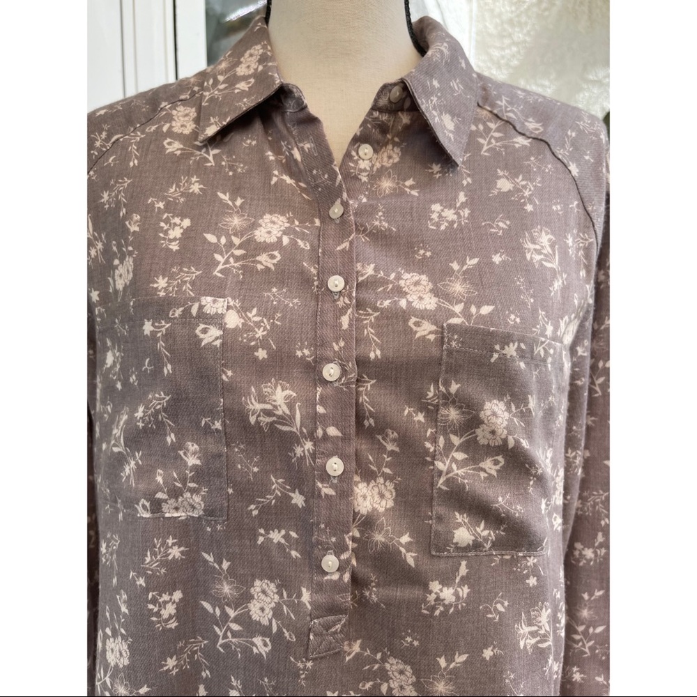 ACE Delivery Button Front Blouse Medium - Picture 2 of 4